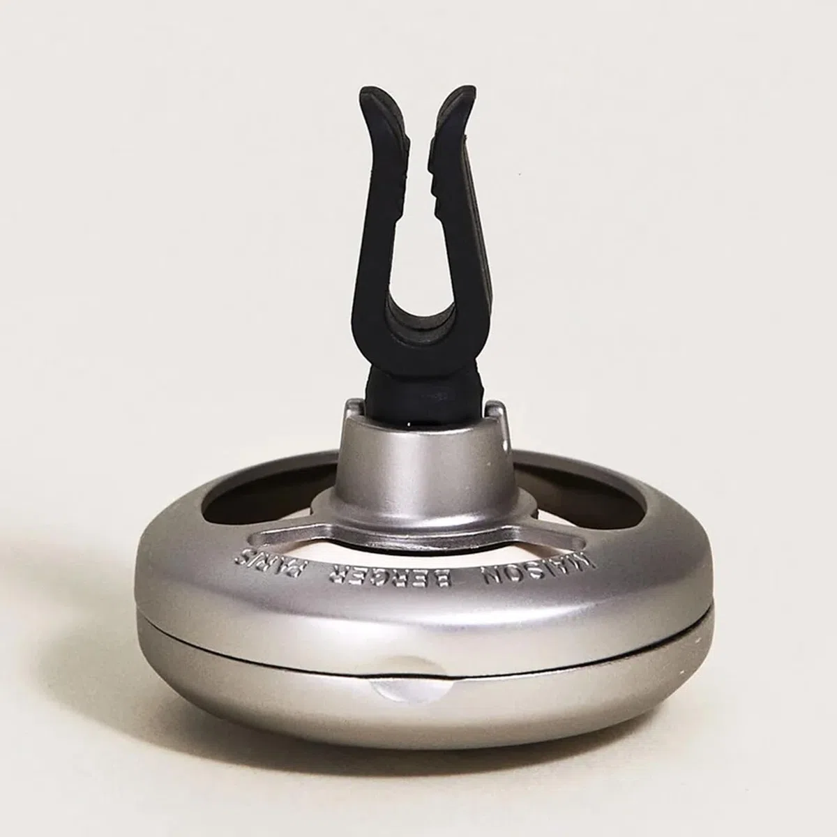 Maison Berger Diffuseur Voiture Parfumé – Clip Métal 4,5 cm avec Recharge Incluse, Fabrication Française – Clip Grille Aération – Jusqu’à 4 Semaines de Diffusion (Aroma Happy)